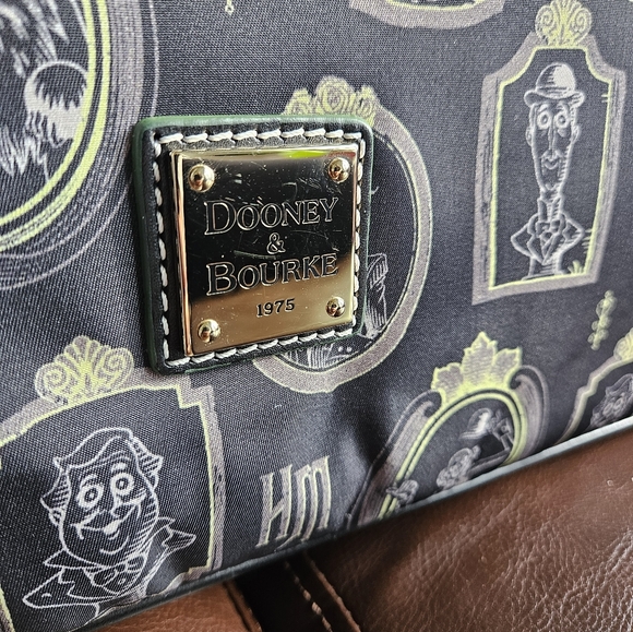 DISNEY DOONEY & BOURKE Haunted Mansion Portraits Shopper Tote - Picture 4 of 11